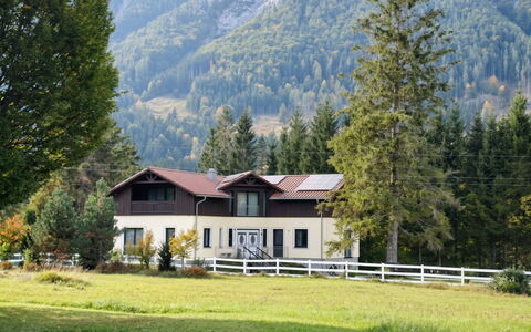 Bergzeit-Stoder: Hus, Bjerg, Landskab, Hjem, Sommerhus, Bakke, Landdistrikt, Highland, Land Lot, Tag