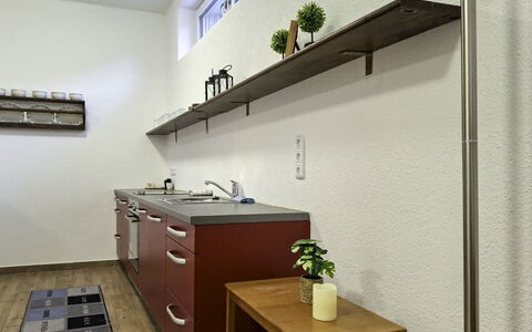 Bergzeit-Stoder: Gulvbelægning, Indretning, Etage, Loft, Countertop, Møbel, Køkken, Cabinetry, Værelse, Sanitærarmatur