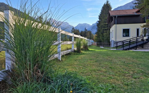 Bergzeit-Stoder: Landskab, Hegn, Bjergkæde, Sommerhus, Hældning, Hill Station, Dal, Veranda, Kam, Home Fencing