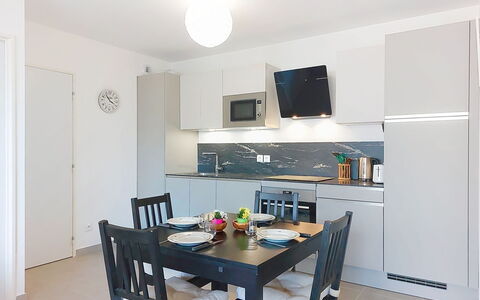 Alp'In: Møbel, Køkken, Indretning, Køkken Apparat, Countertop, Gulvbelægning, Større Bandage, Træ, Loft, Etage