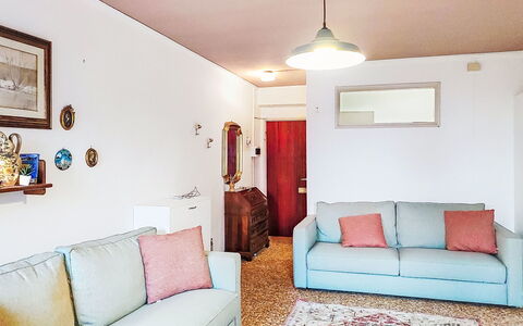 La Collina: Møbel, Indretning, Couch, Væg, Gulvbelægning, Etage, Værelse, Stue, Loft, Lejlighed