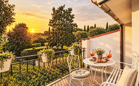 Le Fonti Terrazza: Hjem, Møbel, Have, Stol, Altan, Gård, Landscaping, Stueplante, Udendørs Møbler, Villa