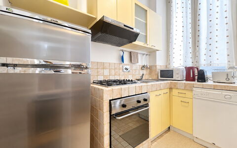 Appartamento Chiavari, Roma: Køkken Apparat, Køkken, Større Bandage, Countertop, Gulvbelægning, Komfur, Husholdningsapparat, Træ, Etage, Cabinetry