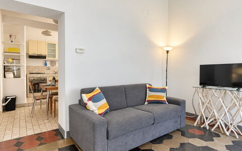 Appartamento Chiavari, Roma: Møbel, Indretning, Gulvbelægning, Væg, Etage, Couch, Træ, Loft, Værelse, Stue