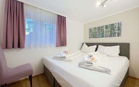 Zell am See 81: Indretning, Møbel, Seng, Etage, Hjem, Værelse, Gulvbelægning, Lejlighed, Loft, Soveværelse