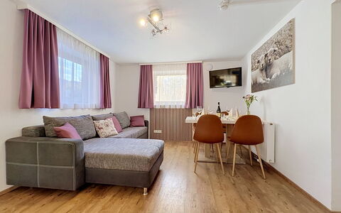 Zell am See 81: Møbel, Indretning, Couch, Gulvbelægning, Etage, Træ, Stue, Loft, Værelse, Hjem