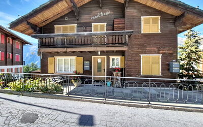 Grächen 54: Møbel, Indretning, Gulvbelægning, Loft, Etage, Stol, Værelse, Belysning, Bord, Køkken & Spisebord