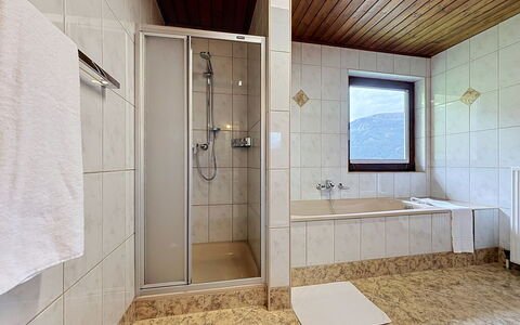 Gästehaus Kurz: Gulvbelægning, Soveværelse, Sengetøj, Seng, Bed Frame, Sengetøj, Sengetøj, Hårdttræ, Madras, Trægulve