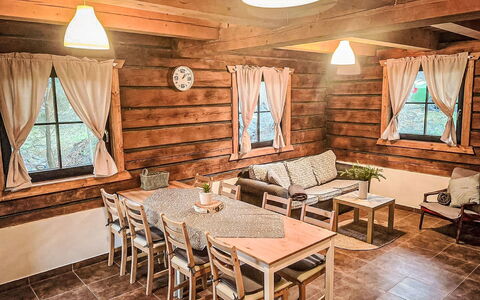 Donut Retreat 2: Gulvbelægning, Soveværelse, Sengetøj, Seng, Bed Frame, Sengetøj, Sengetøj, Hårdttræ, Madras, Trægulve