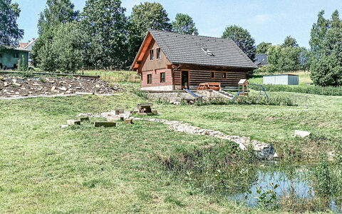 Donuts Retreat: Gulvbelægning, Soveværelse, Sengetøj, Seng, Bed Frame, Sengetøj, Sengetøj, Hårdttræ, Madras, Trægulve
