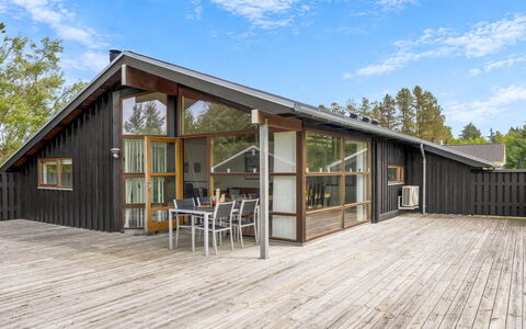 Thiokk - 1.5Km from the Sea: Gulvbelægning, Soveværelse, Sengetøj, Seng, Bed Frame, Sengetøj, Sengetøj, Hårdttræ, Madras, Trægulve