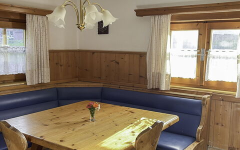 Schwaighof: Gulvbelægning, Soveværelse, Sengetøj, Seng, Bed Frame, Sengetøj, Sengetøj, Hårdttræ, Madras, Trægulve