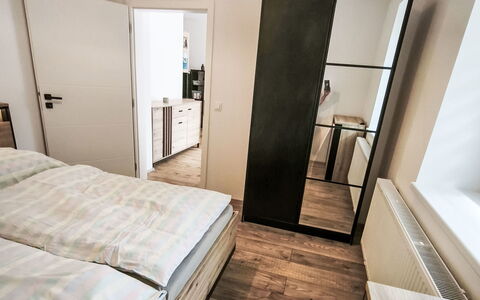 Aneta: Gulvbelægning, Soveværelse, Sengetøj, Seng, Bed Frame, Sengetøj, Sengetøj, Hårdttræ, Madras, Trægulve