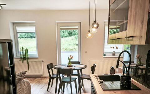 Aneta: Gulvbelægning, Soveværelse, Sengetøj, Seng, Bed Frame, Sengetøj, Sengetøj, Hårdttræ, Madras, Trægulve