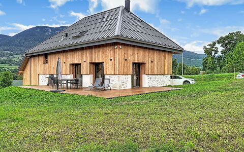 La Grange à Luc: Gulvbelægning, Soveværelse, Sengetøj, Seng, Bed Frame, Sengetøj, Sengetøj, Hårdttræ, Madras, Trægulve