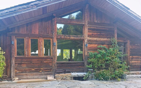 Le Hameau: Gulvbelægning, Soveværelse, Sengetøj, Seng, Bed Frame, Sengetøj, Sengetøj, Hårdttræ, Madras, Trægulve