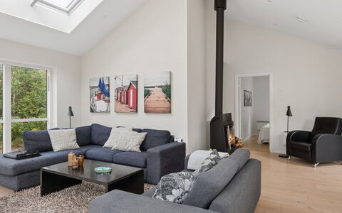 Evtim - 275M from the Sea: Møbel, Indretning, Couch, Gulvbelægning, Etage, Stue, Træ, Loft, Værelse, Hjem
