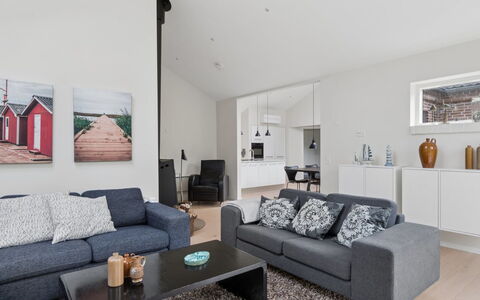 Evtim - 275M from the Sea: Couch, Møbel, Indretning, Stue, Gulvbelægning, Etage, Loft, Værelse, Hjem