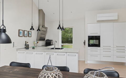 Evtim - 275M from the Sea: Møbel, Indretning, Køkken, Gulvbelægning, Lysarmatur, Væg, Loft, Træ, Countertop, Etage
