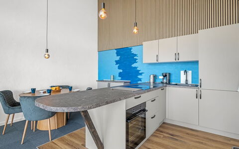 Zuhra - 50M to the Fjord: Gulvbelægning, Indretning, Møbel, Træ, Etage, Countertop, Køkken, Loft, Belysning, Værelse