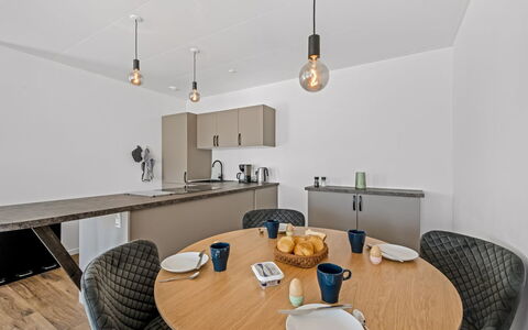 Apsolon - 50M to the Fjord: Indretning, Møbel, Gulvbelægning, Væg, Etage, Træ, Loft, Countertop, Værelse, Køkken