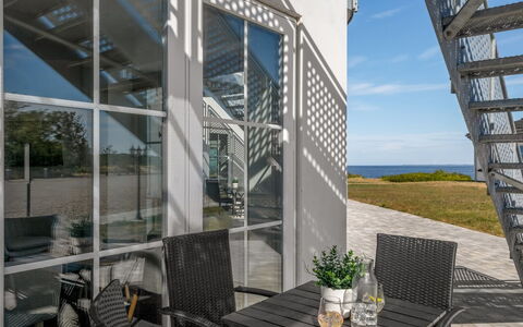Apsolon - 50M to the Fjord: Kompositmateriale, Metal, Skygge, Dagslys, Glas, Altan, Aluminium, Udendørs Møbler