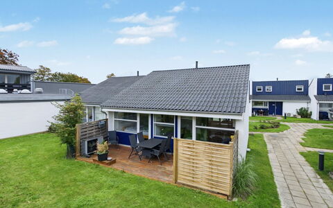 Kielo - 700M from the Sea: Hus, Boligområde, Hjem, Tag, Skygge, Sommerhus, Lawn, Estate, Gård, Have