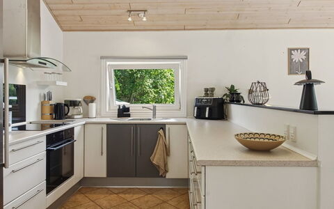 Elle: Countertop, Køkken, Møbel, Indretning, Gulvbelægning, Køkken Apparat, Cabinetry, Træ, Loft, Etage
