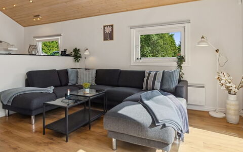 Elle: Møbel, Couch, Indretning, Gulvbelægning, Stue, Træ, Etage, Hjem, Loft