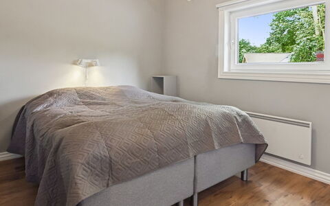 Elle: Seng, Soveværelse, Træ, Sengetøj, Sengetøj, Loft, Indretning, Gulvbelægning, Etage, Bed Frame