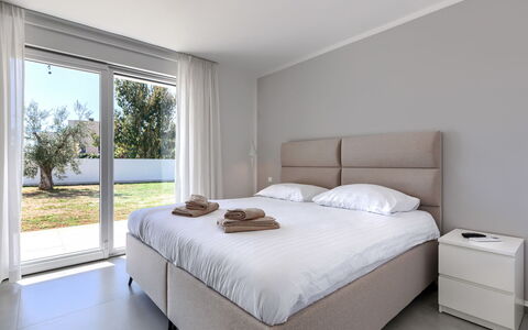 Level 4: Seng, Soveværelse, Møbel, Sengetøj, Sengetøj, Indretning, Gulvbelægning, Etage, Bed Frame, Sengetøj