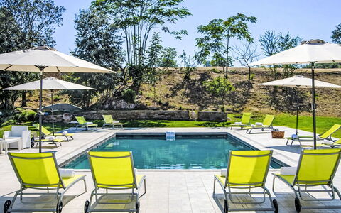 Villa Denise: Svømmepøl, Udendørs Møbler, Have, Møbel, Udvej, Skygge, Eco Hotel, Backyard, Fritid, Stol