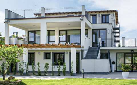 Casa Spassu: Hjem, Boligområde, Veranda, Facade, Hus, Altan, Dør, Estate, Villa, Skygge
