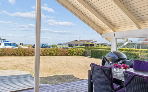 Aster - 100M from the Sea: Tag, Arkitektur, Hjem, Dør, Veranda, Skygge, Dæk, Estate, Sommerhus, Hårdttræ
