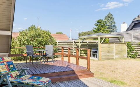 Aster - 100M from the Sea: Hjem, Dæk, Skygge, Udendørs Møbler, Eco Hotel, Veranda, Hårdttræ, Sommerhus, Planke, Have