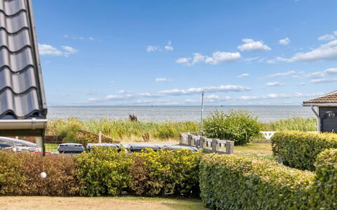 Aster - 100M from the Sea: Sky, Land Lot, Lawn, Hæk, Sommerhus, Skygge, Landscaping, Have, Estate, Gård