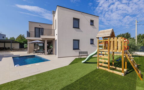 Veronica: Land Lot, Have, Lawn, Landscaping, Skygge, Gård, Kunstgræs, Backyard, Estate, Gårdsplads