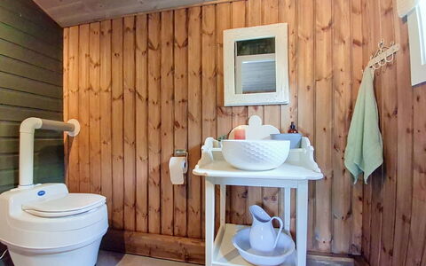 Porsmyr: Træ, Toiletbræt, Badeværelse, Gulvbelægning, Sanitærarmatur, Indretning, Toilet, Etage, Vvs, Værelse