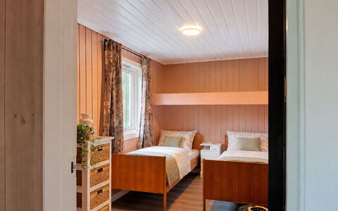 Porsmyr: Gulvbelægning, Etage, Indretning, Træ, Soveværelse, Møbel, Seng, Loft, Værelse, Sengetøj