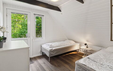 Terttu - 30Km from the Sea: Træ, Gulvbelægning, Etage, Loft, Indretning, Trægulve, Hjem, Soveværelse, Hårdttræ, Værelse