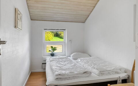 Gunnild - 200M to the Fjord: Væg, Træ, Soveværelse, Gulvbelægning, Etage, Loft, Indretning, Seng, Sengetøj, Sengetøj