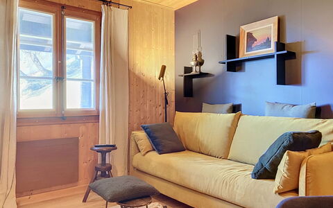 Chalet Perry: Møbel, Indretning, Væg, Gulvbelægning, Træ, Etage, Værelse, Couch, Belysning, Stue