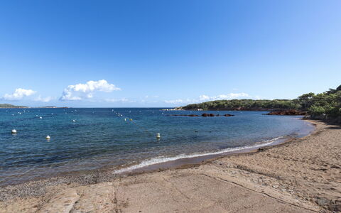 Cala Rossa: Blå, Vand, Krop Af Vand, Vandressourcer, Kyst, Strand, Naturligt Miljø, Coastal Og Oceaniske Landskabsformer, Kyst, Hav