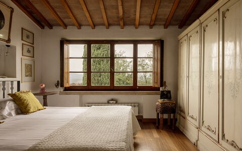 Podere Selva, Pool, Chianti: Møbel, Seng, Indretning, Soveværelse, Væg, Sengetøj, Træ, Gulvbelægning, Sengetøj, Etage