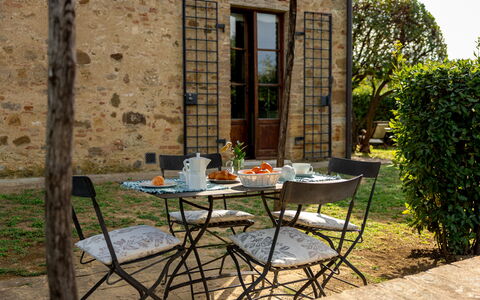 Podere Selva, Pool, Chianti: Møbel, Udendørs Møbler, Stol, Bord, Udendørs Bord, Køkken & Spisebord, Have, Backyard, Kaffebord, Gårdhave