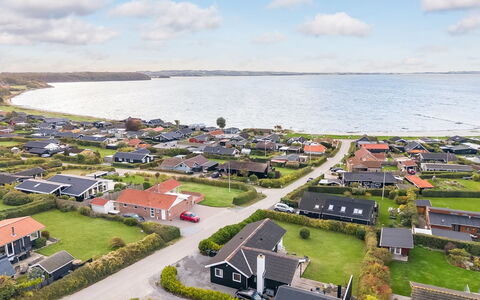 Takenya - 400M from the Sea: Boligområde, Kyst, Coastal Og Oceaniske Landskabsformer, Hjem, Hav, Kyst, Forstad, Ocean, Bugt, Lyd