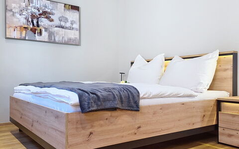 Radstadt 26: Seng, Møbel, Soveværelse, Træ, Gulvbelægning, Sengetøj, Etage, Sengetøj, Indretning, Bed Frame