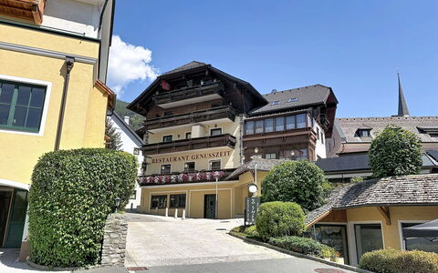 Wohlfühlnest St. Michael: Arkitektur, Facade, Stad, Boligområde, Hus, Hjem, Tag, Urban Design, Hældning, Altan