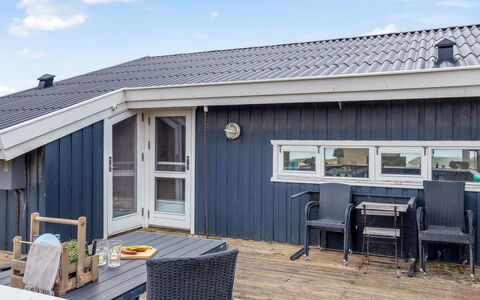 Erblin - 150M from the Sea: Mursten, Estate, Have, Forstad, Indkørsel, Landscaping, Gård, Hacienda, Stuehus, Backyard