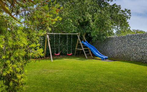 Irena: Mursten, Estate, Have, Forstad, Indkørsel, Landscaping, Gård, Hacienda, Stuehus, Backyard